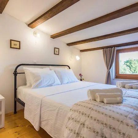 Vakantiehuis Casa Vala Romana With Jacuzzi And Big Garden