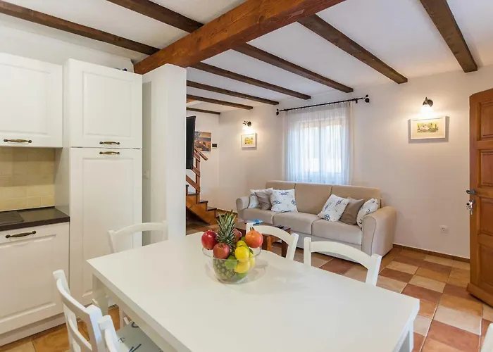 Casa Vala Romana With Jacuzzi And Big Garden Holiday home Pula