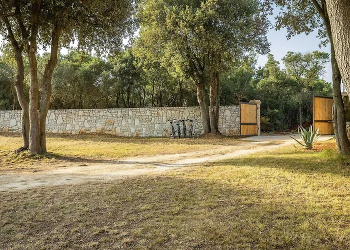 Casa Vala Romana With Jacuzzi And Big Garden בית נופש פולה